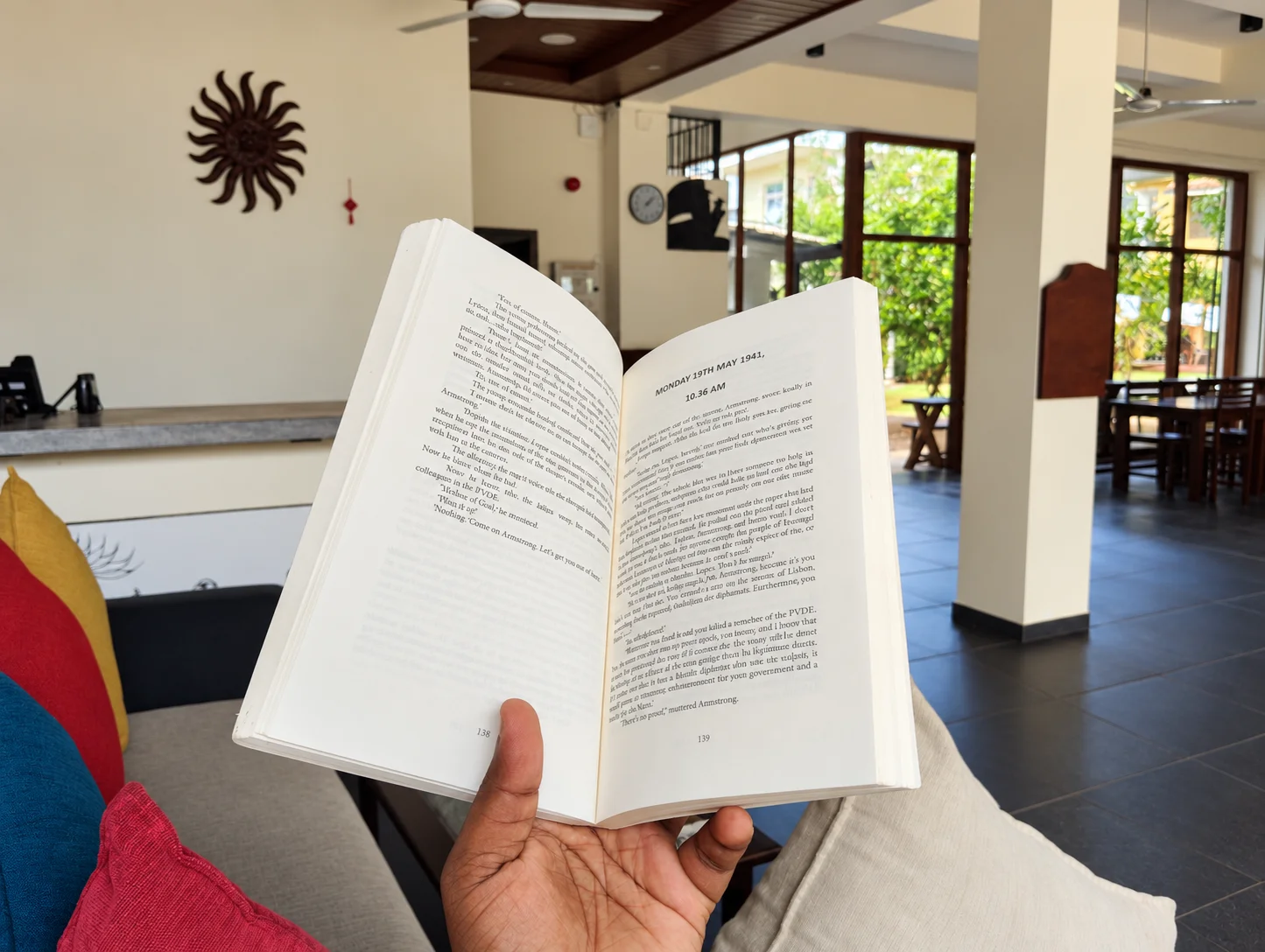 Paperback Moment in the Hotel Lounge